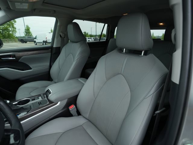 Used 2020 Toyota Highlander Limited FWD image 36