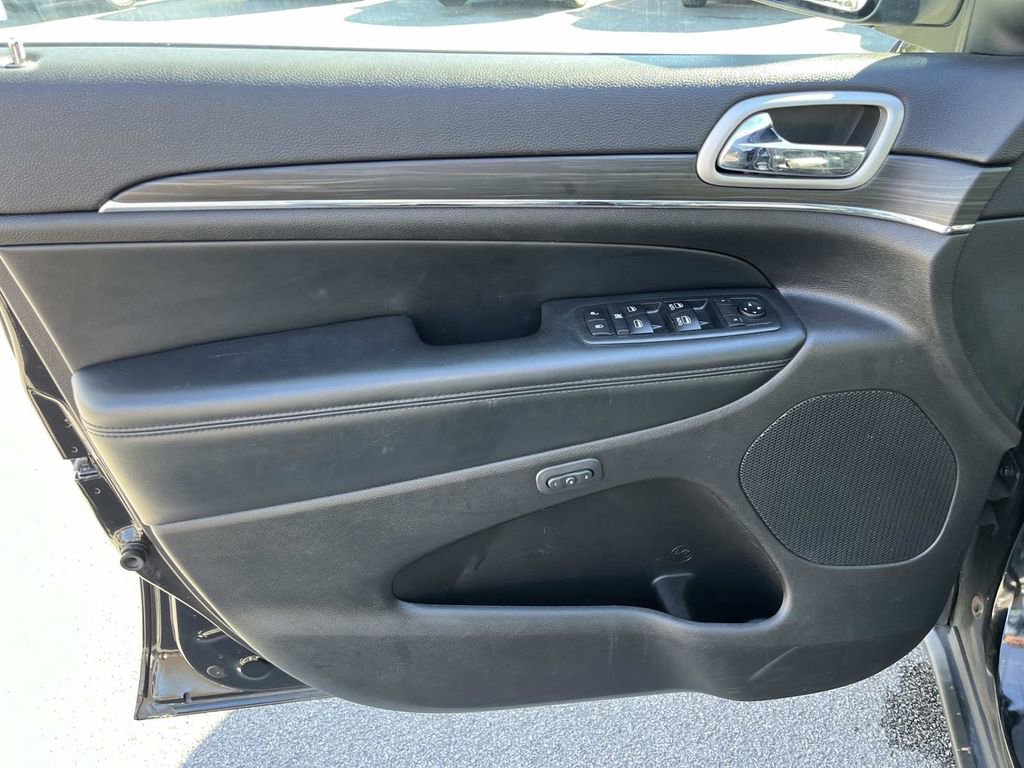 Used 2019 Jeep Grand Cherokee Limited w/ Trailer Tow Group IV image 25