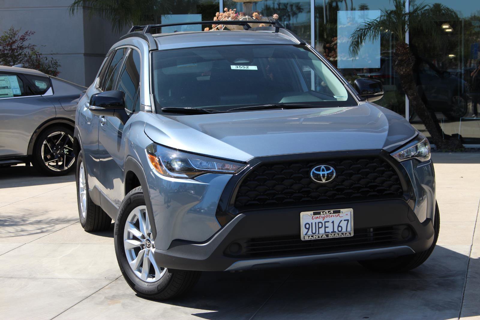 Used 2025 Toyota Corolla Cross LE image 2