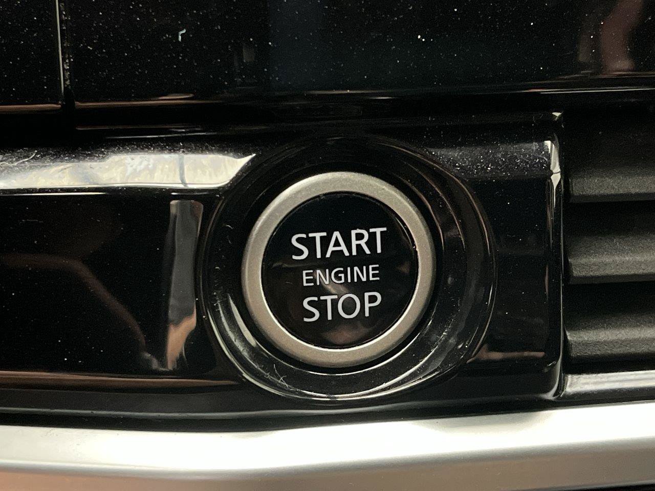Used 2024 Nissan Pathfinder SV w/ Black Appearance Package AWD/4WD image 20