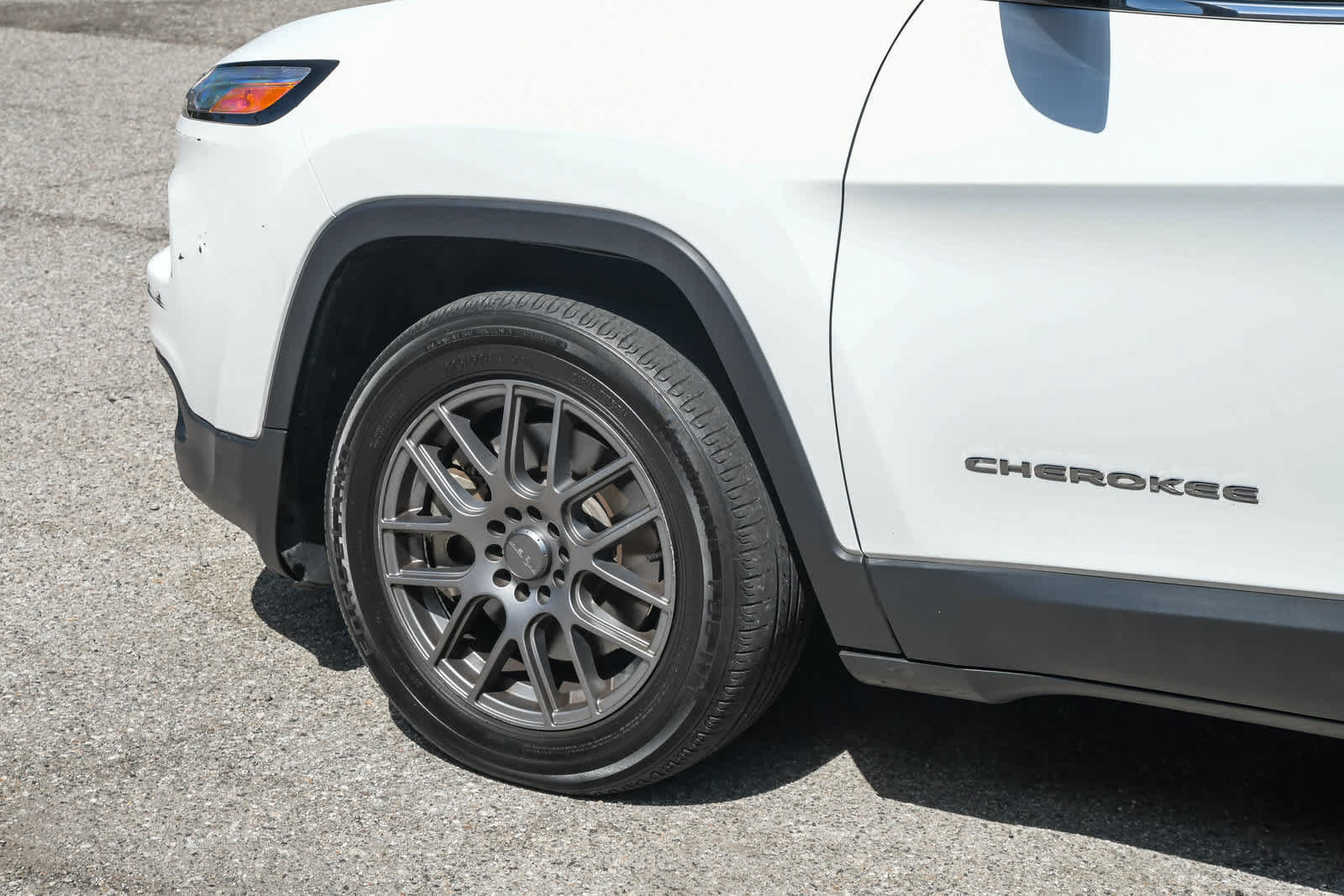 Used 2016 Jeep Cherokee Latitude w/ Comfort/Convenience Group FWD image 10
