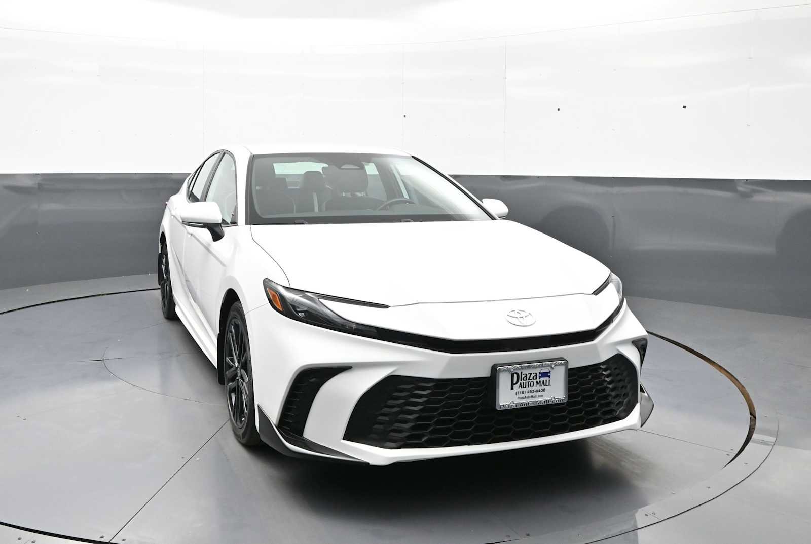Used 2025 Toyota Camry SE w/ Convenience Package AWD/4WD image 3