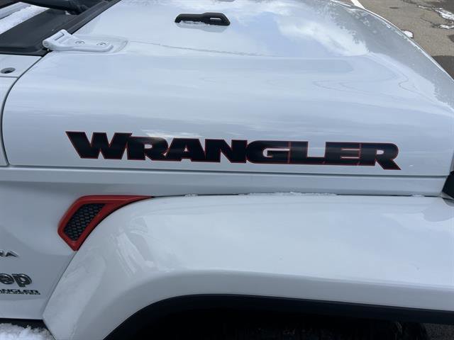 Used 2018 Jeep Wrangler Unlimited Sahara w/ LED Lighting Group image 40