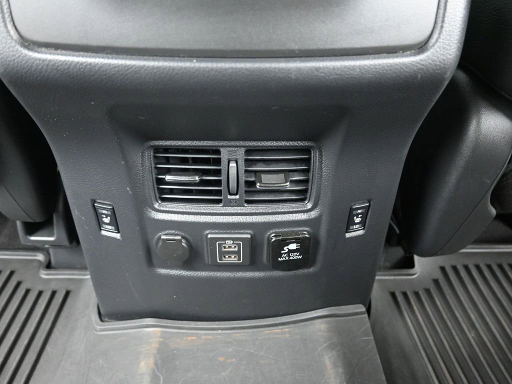 Used 2023 Nissan Titan PRO-4X w/ Pro-4x Convenience Package image 12