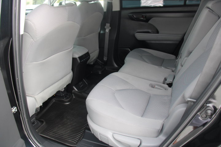 Used 2022 Toyota Highlander LE AWD/4WD image 13