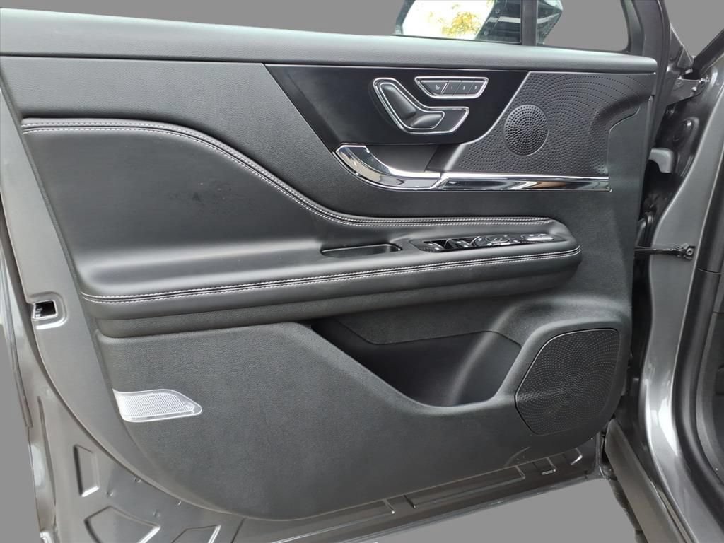New 2025 Lincoln Corsair Reserve w/ Rear Removable Package Tray AWD/4WD image 14