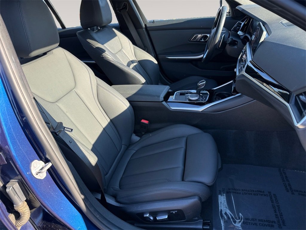 Used 2019 BMW 330i xDrive Sedan w/ Driving Assistance Package image 15