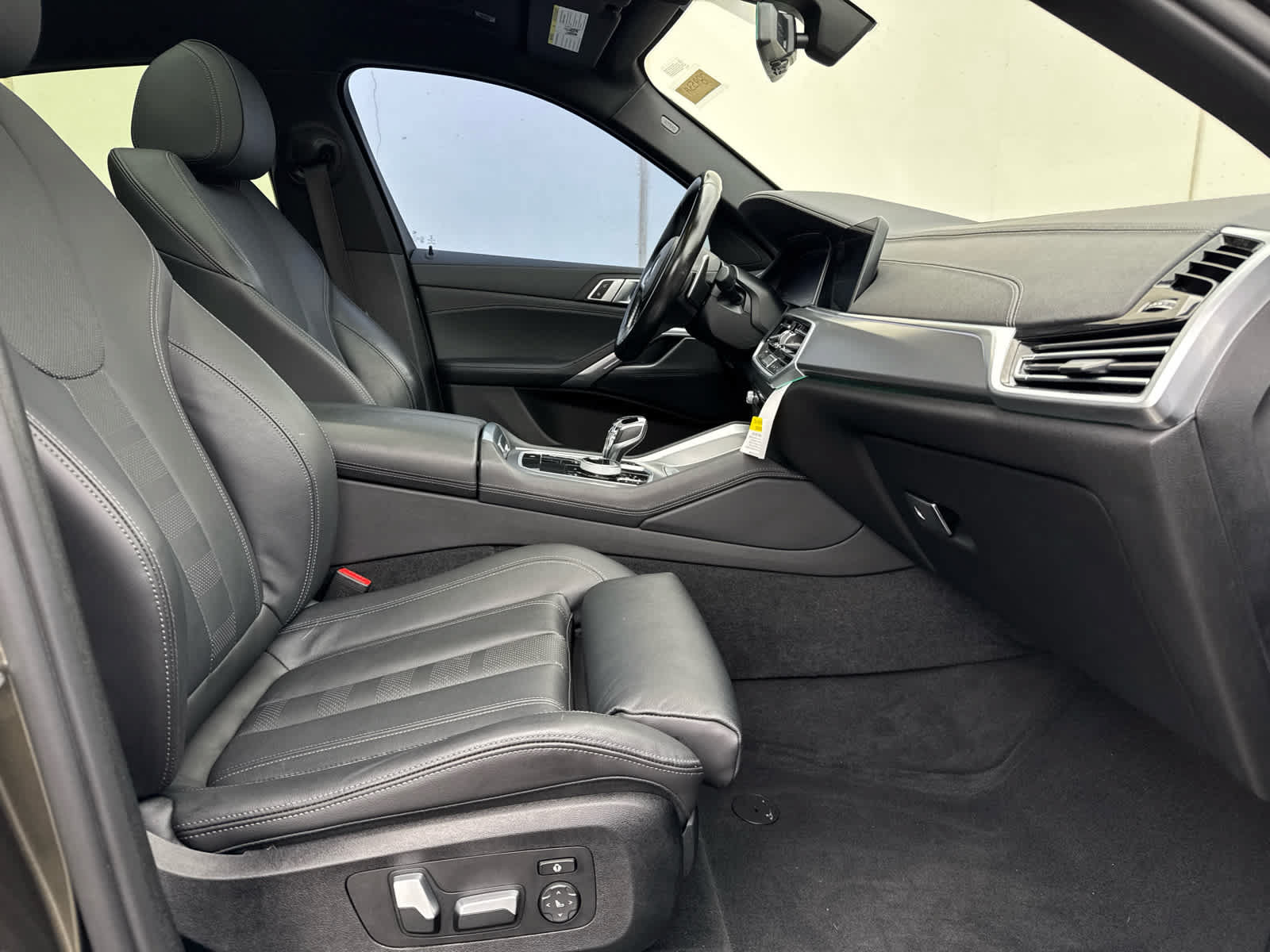 Used 2022 BMW X6 xDrive40i w/ Executive Package AWD/4WD image 13