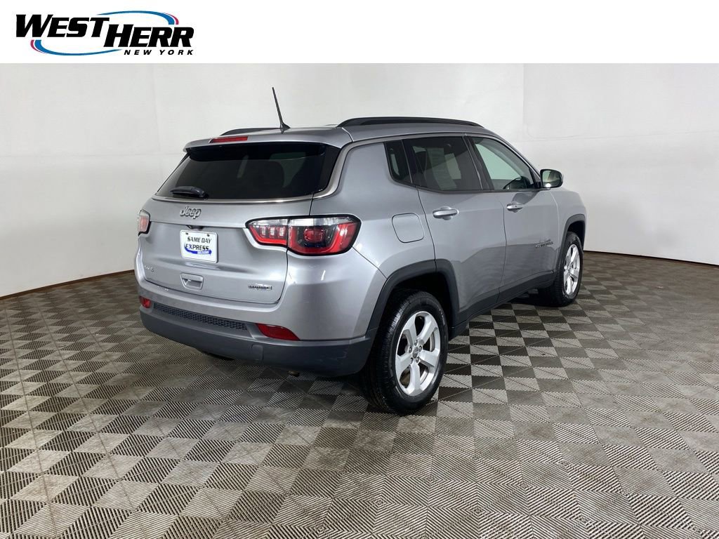 Used 2018 Jeep Compass Latitude AWD/4WD image 3