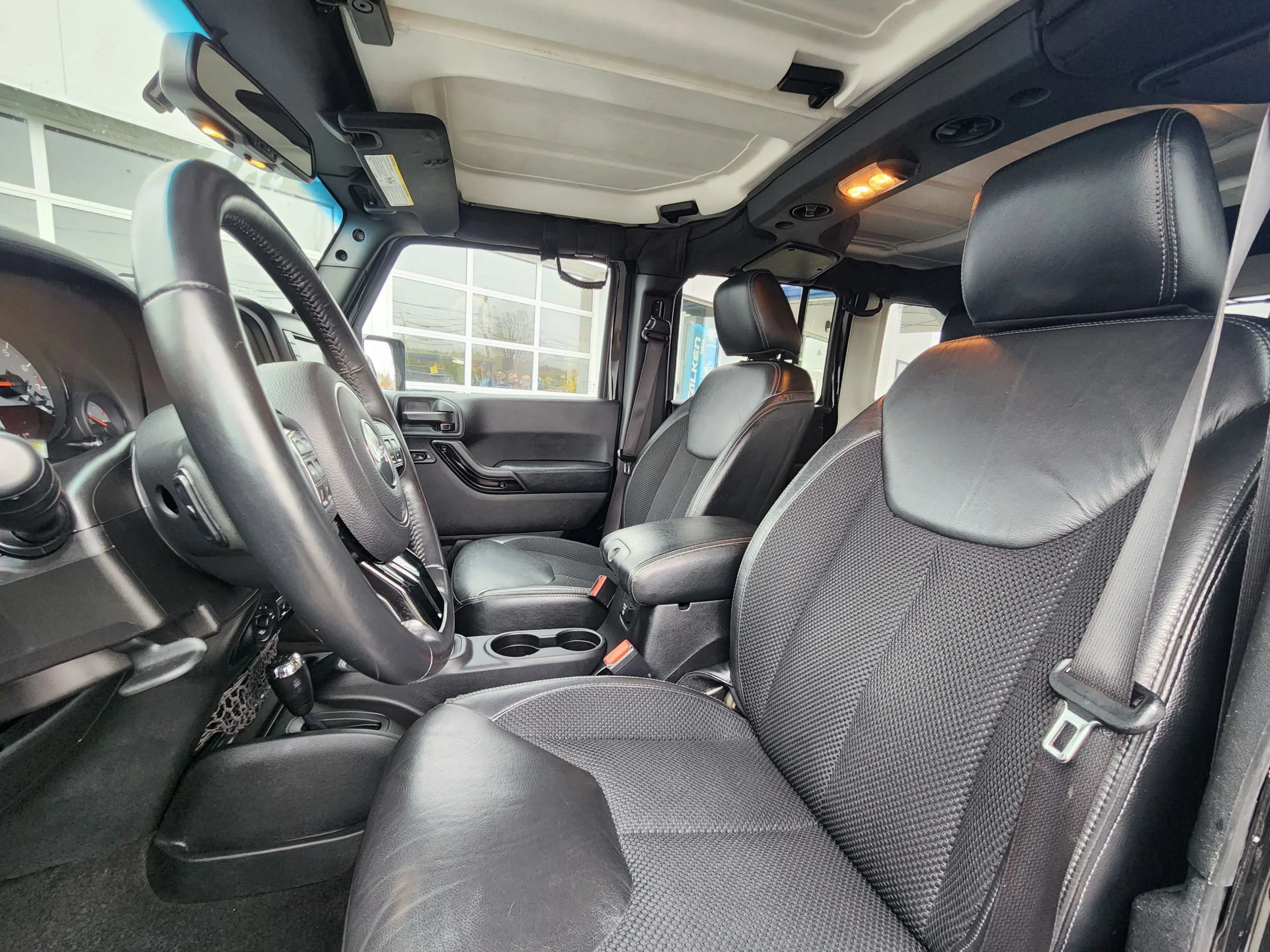 Used 2017 Jeep Wrangler Unlimited Sahara AWD/4WD image 33