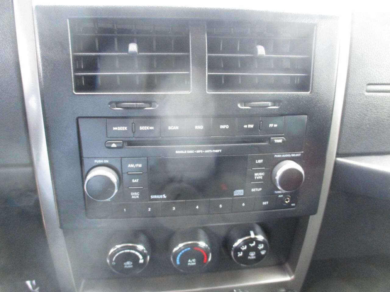 Used 2011 Jeep Liberty Sport AWD/4WD image 20