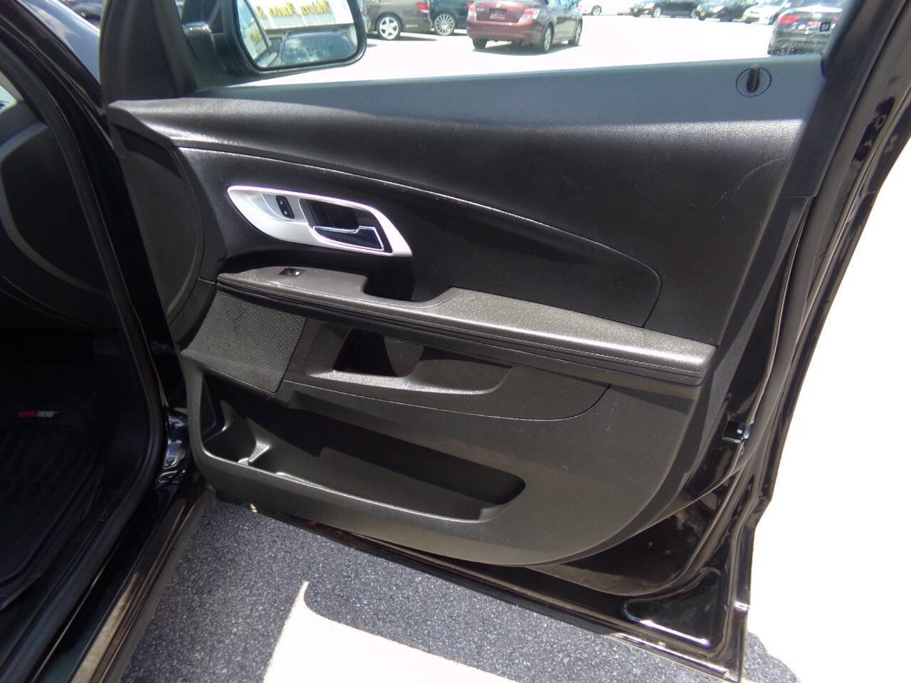 Used 2017 Chevrolet Equinox LT w/ Convenience Package image 26