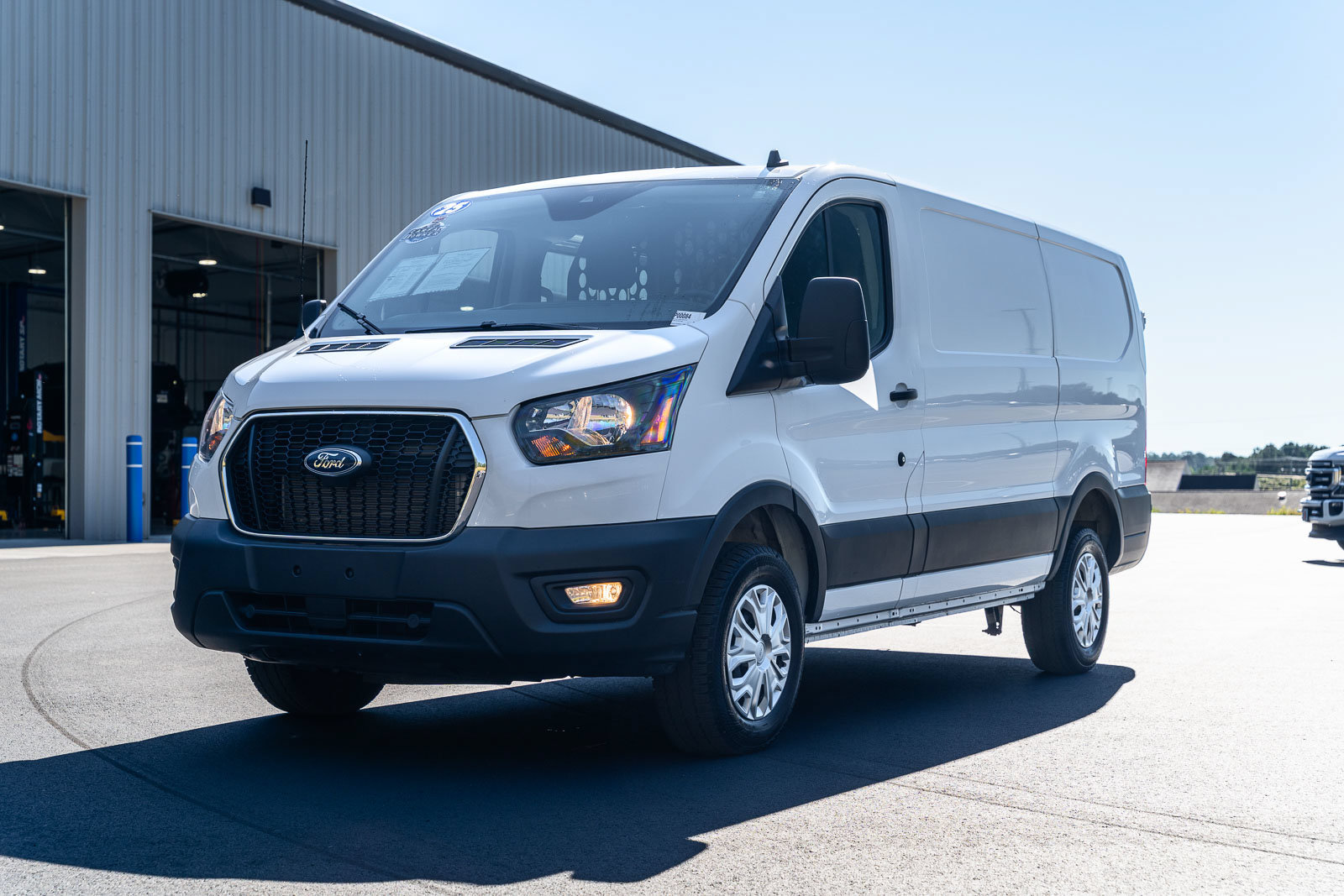 Used 2025 Ford Transit 250 Low Roof w/ Exterior Upgrade Package RWD image 4