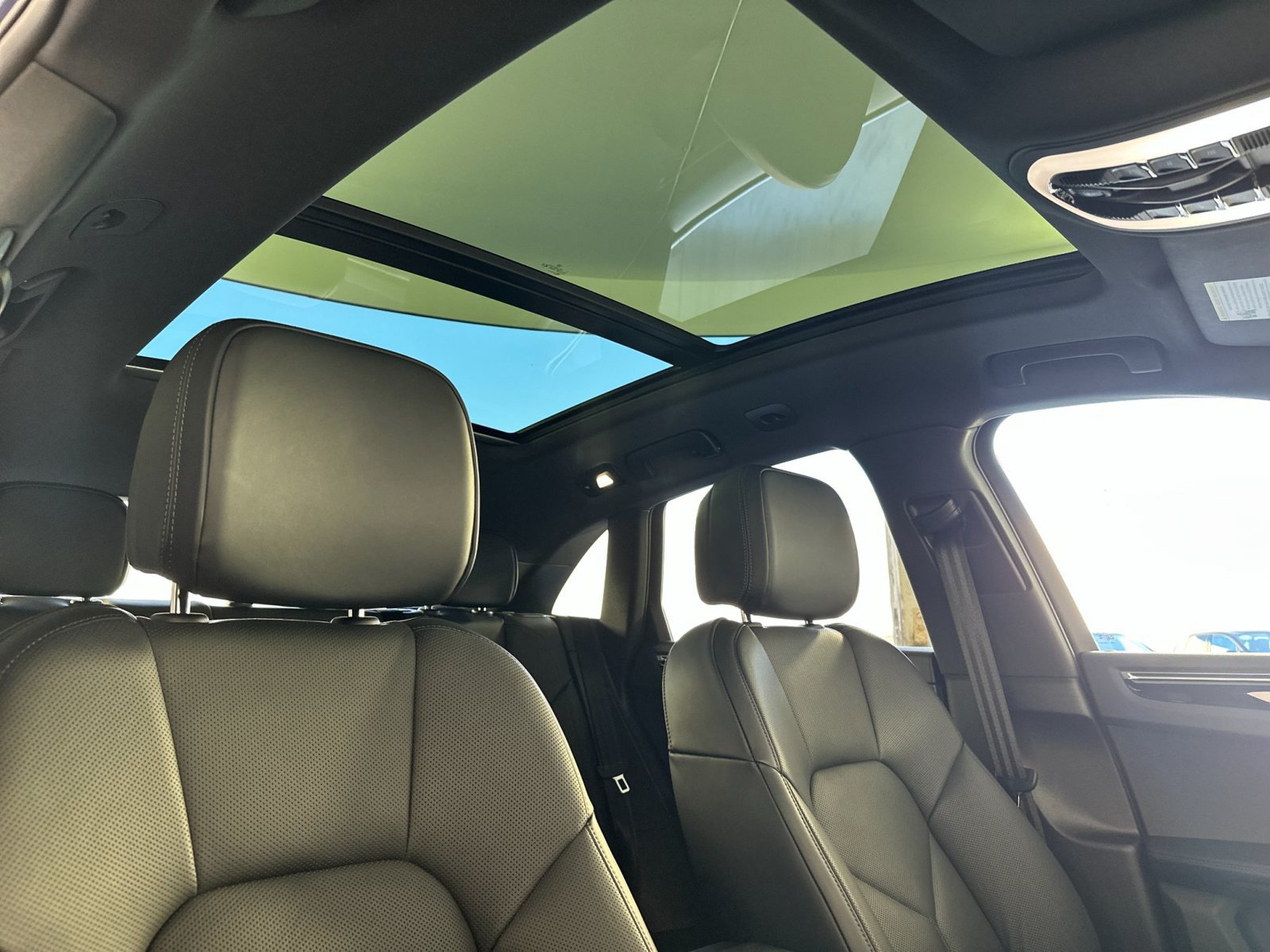 Certified 2026 Porsche Macan AWD/4WD image 19