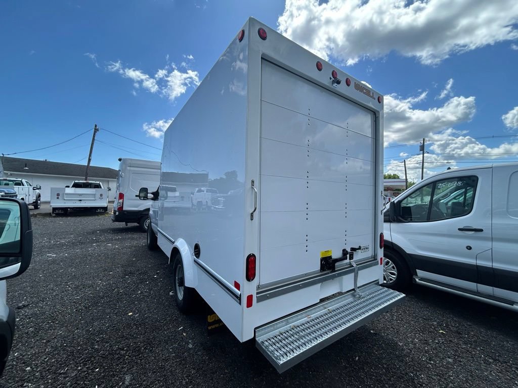 New 2027 Ford E-350 and Econoline 350 Super Duty w/ Power Equipment Group RWD image 5