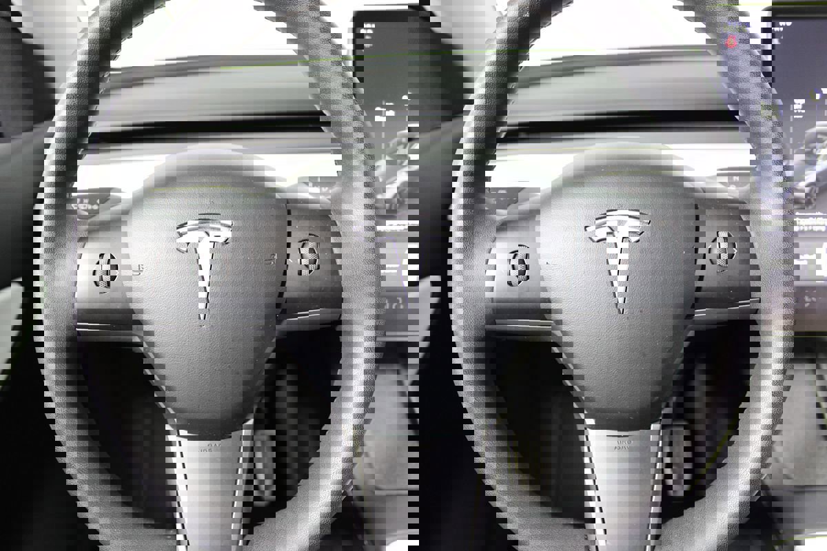 Used 2022 Tesla Model Y Long Range image 13