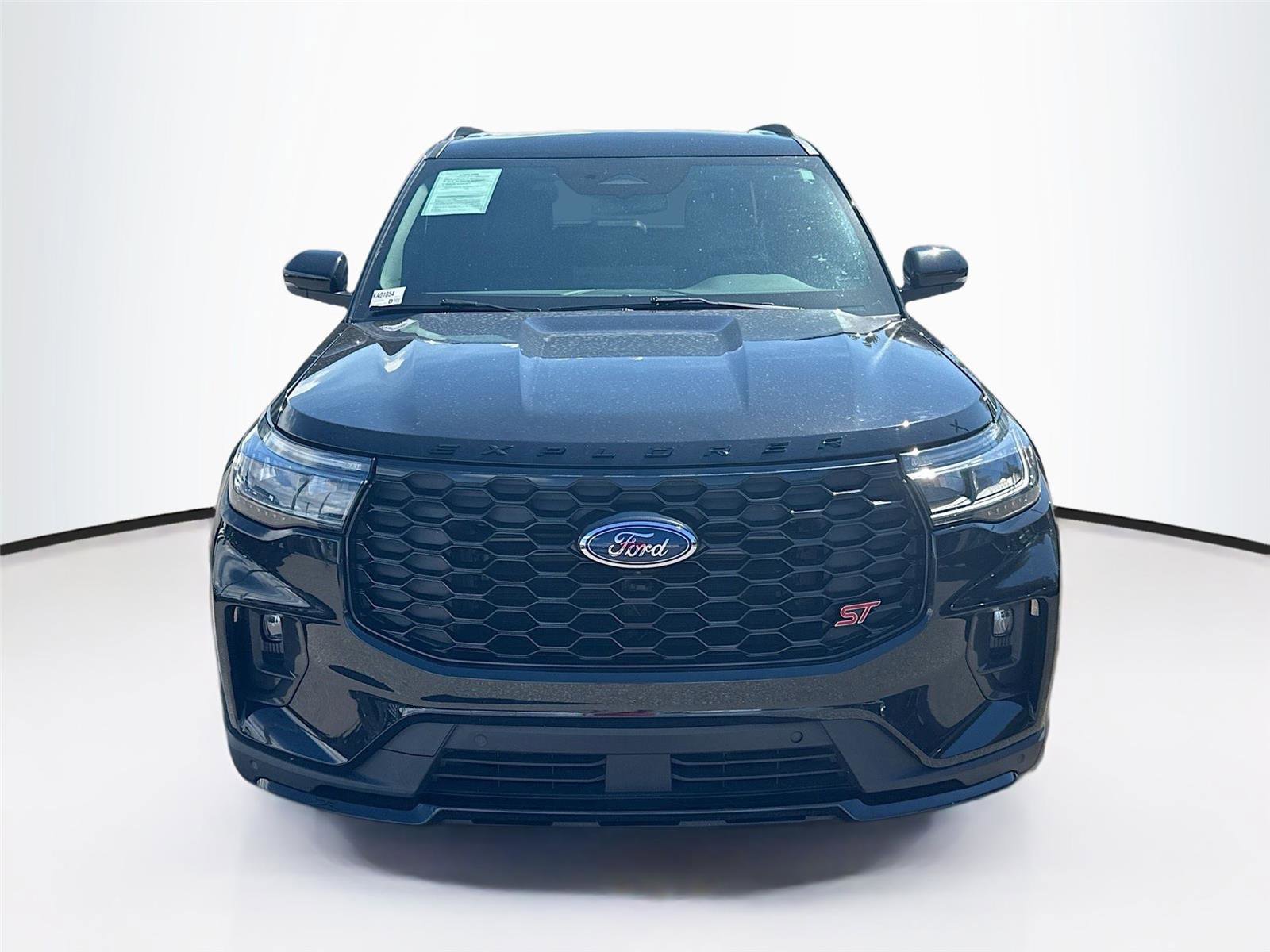 Used 2025 Ford Explorer ST image 2