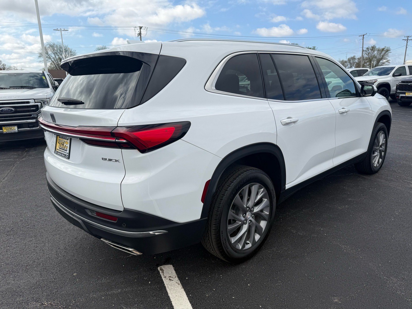 Used 2025 Buick Enclave Preferred FWD image 5