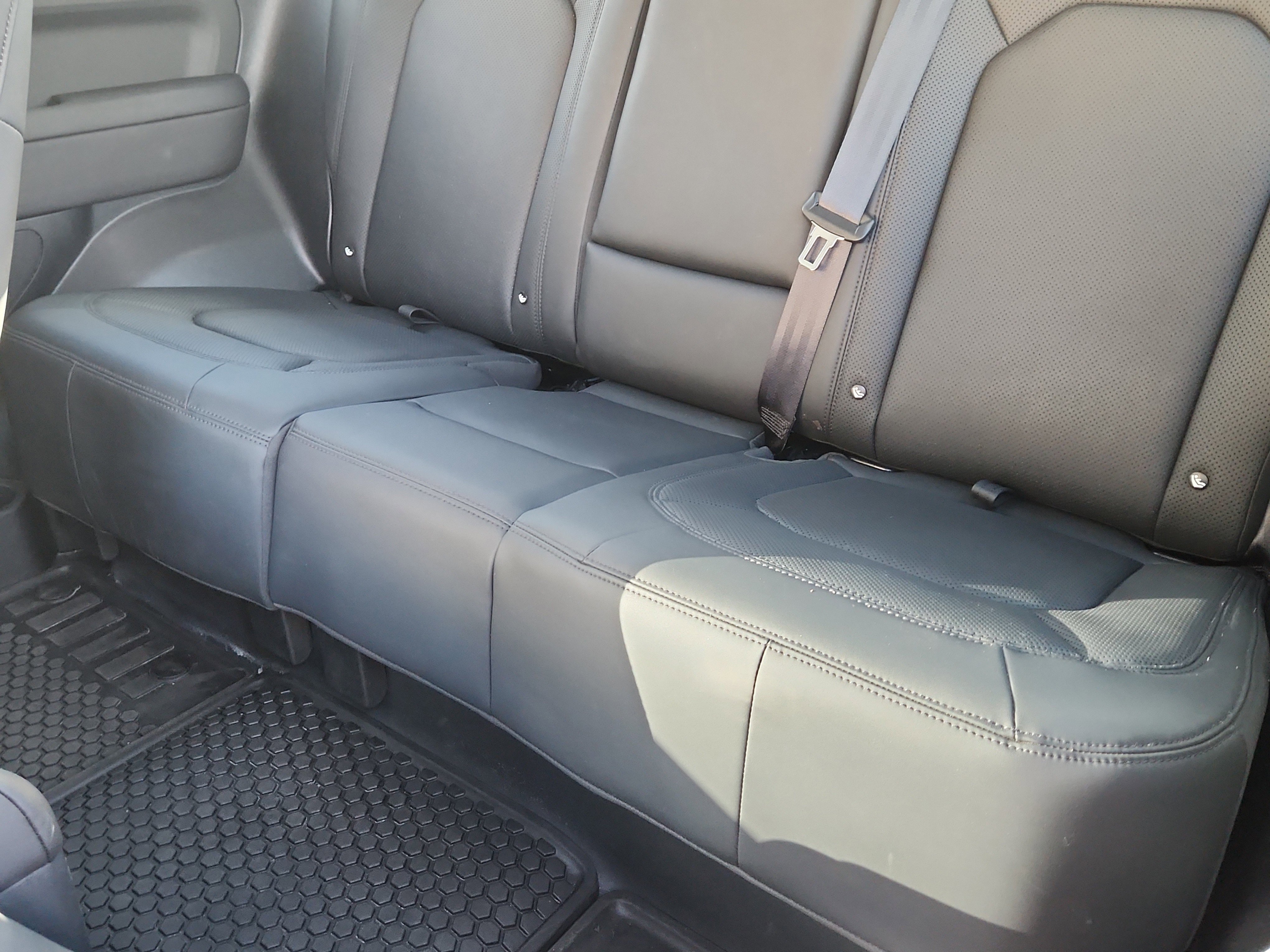 Used 2025 Land Rover Defender 90 S image 12