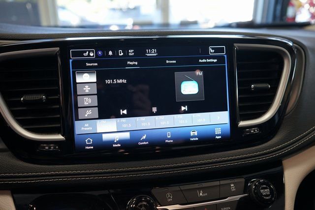 Used 2022 Chrysler Pacifica Touring-L image 35