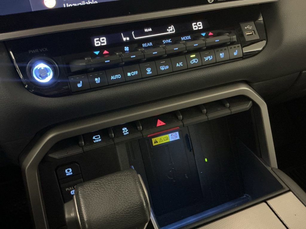 Used 2023 Toyota Sequoia Limited image 13