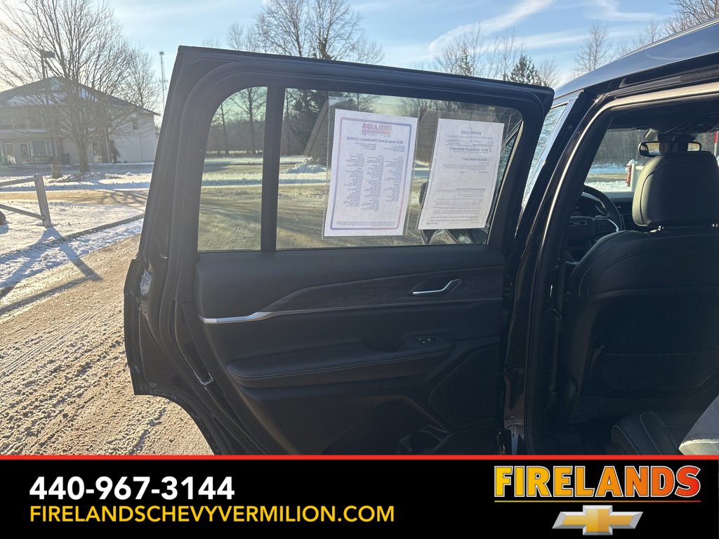 Used 2024 Jeep Grand Cherokee L Limited w/ Black Appearance Package image 43