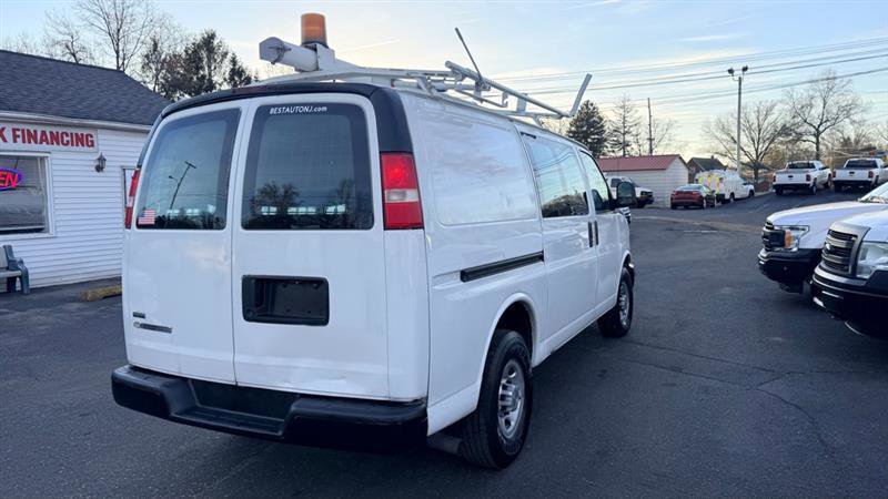 Used 2011 Chevrolet Express 2500 RWD image 3