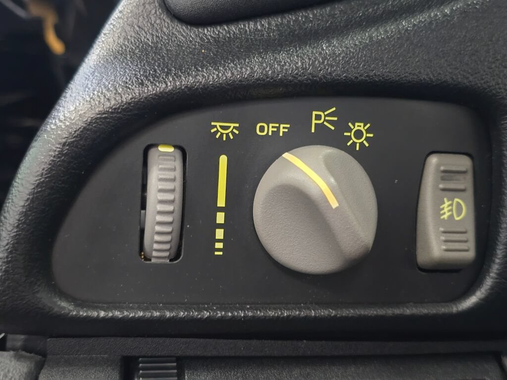 Used 1993 Chevrolet Camaro Z28 RWD image 77