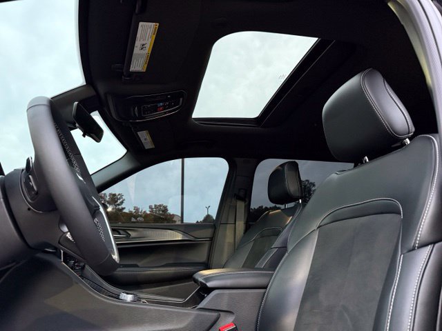 Used 2025 Jeep Grand Cherokee L Altitude RWD image 24