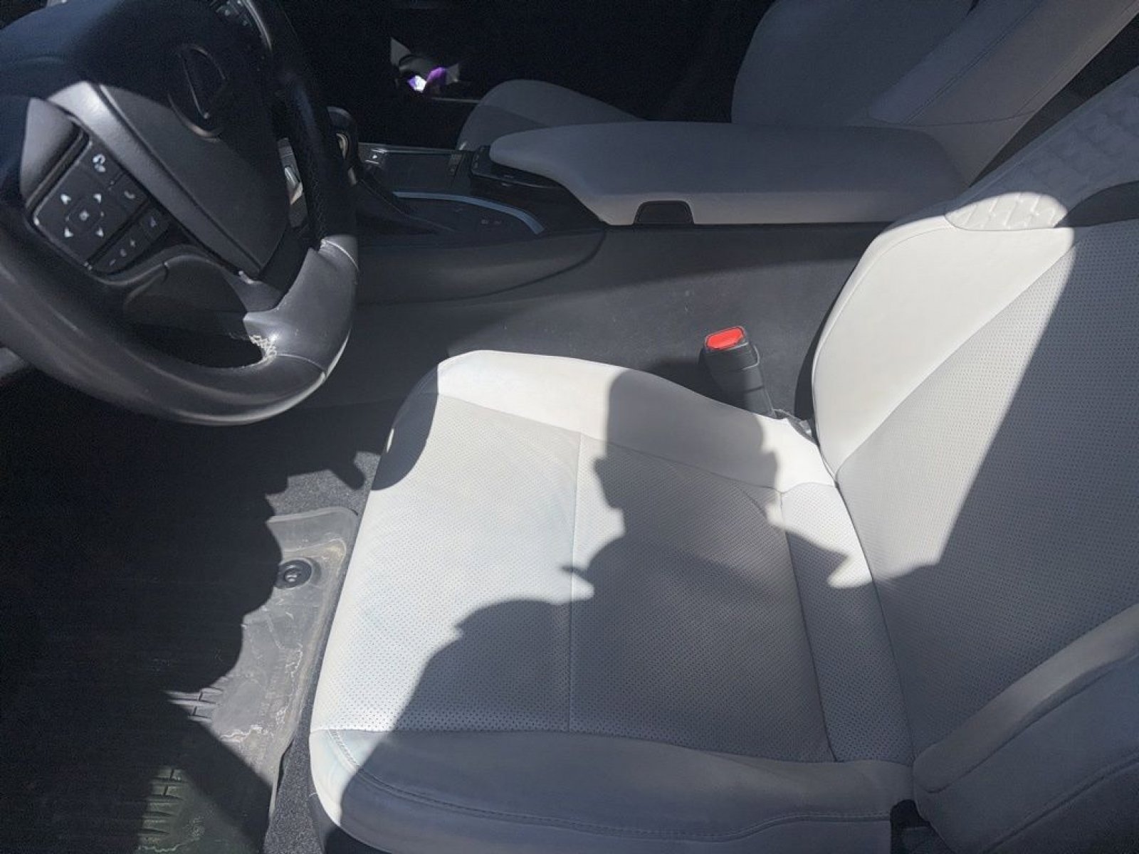 Used 2020 Lexus UX 250h w/ Premium Package image 10