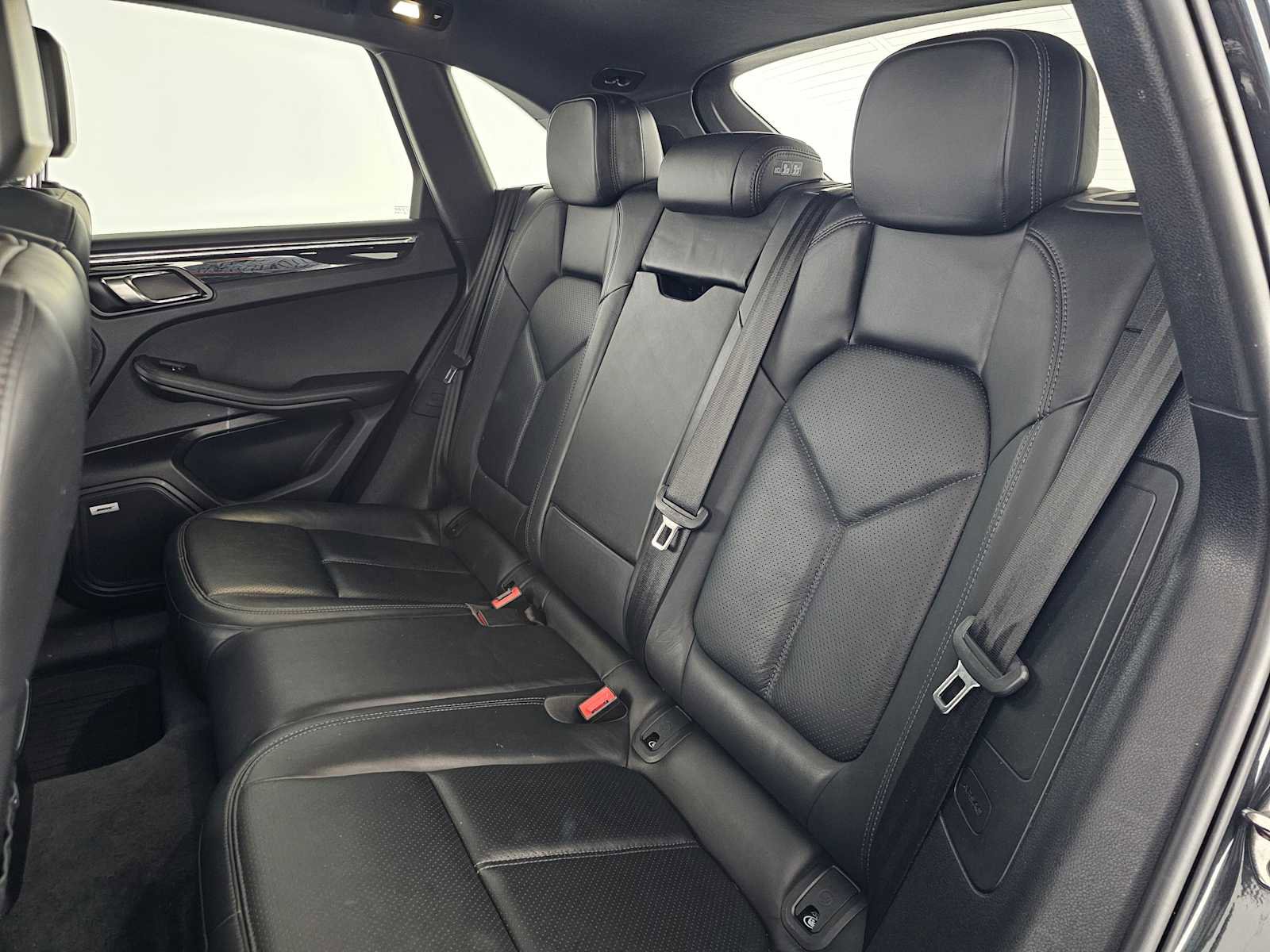 Used 2021 Porsche Macan image 17