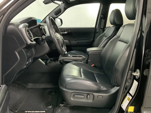 Used 2021 Toyota Tacoma TRD Sport w/ TRD Premium Sport Package AWD/4WD image 16
