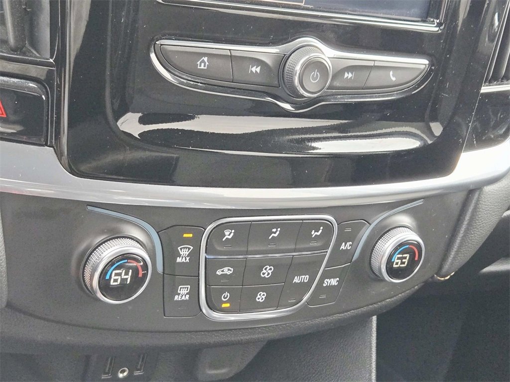 Used 2021 Chevrolet Traverse LT image 29