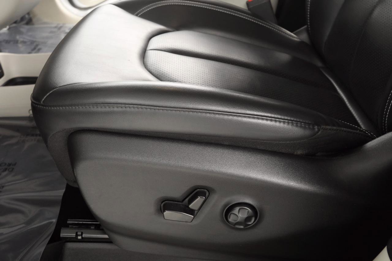 Used 2023 Chrysler Pacifica Touring-L image 37
