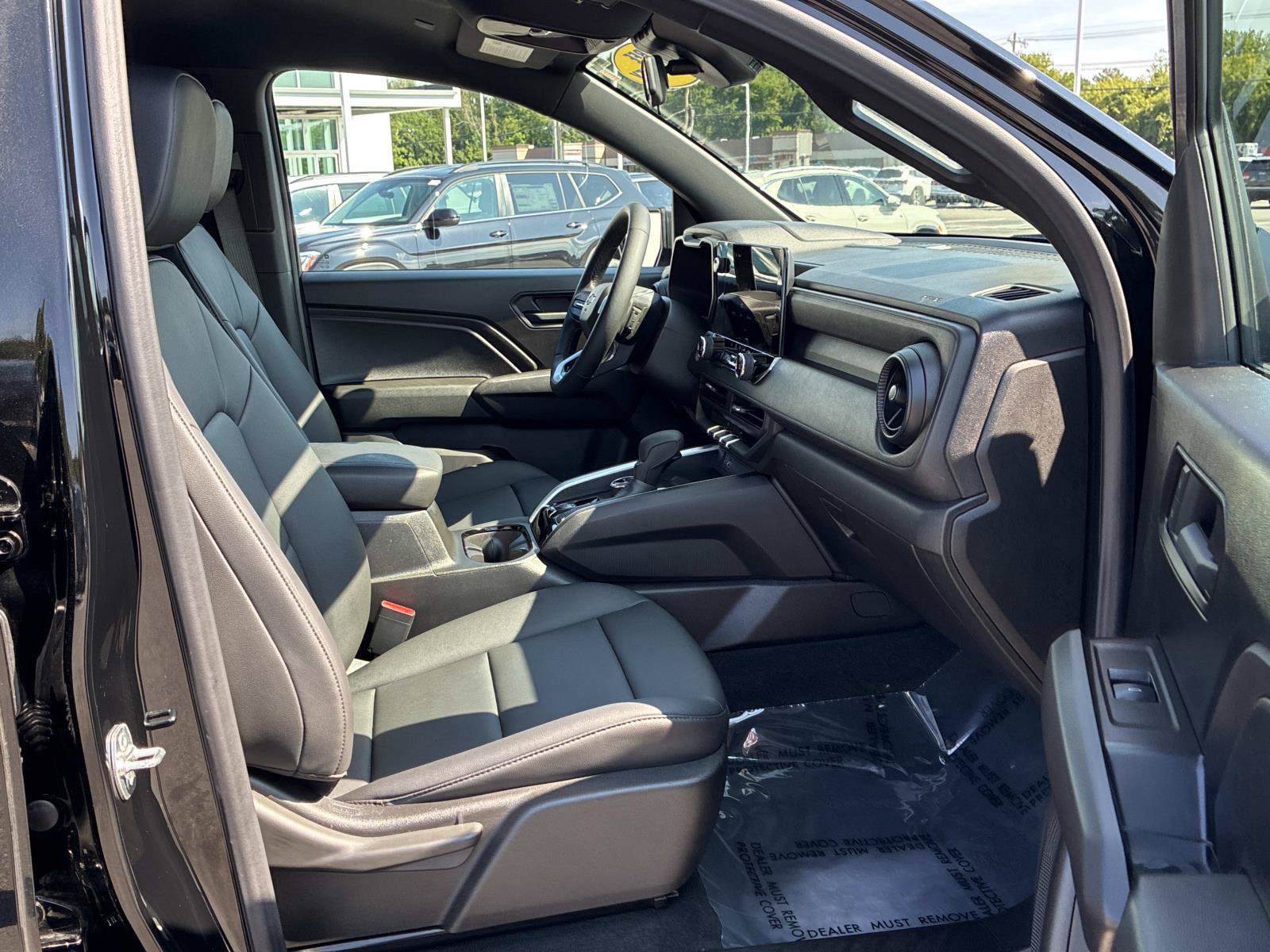 Used 2025 Chevrolet Colorado Trail Boss AWD/4WD image 10