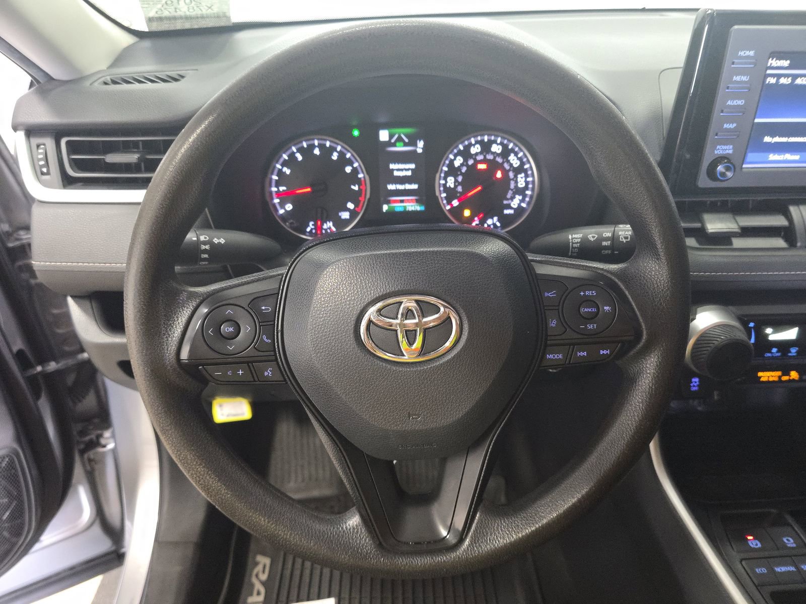 Used 2019 Toyota RAV4 LE FWD image 11