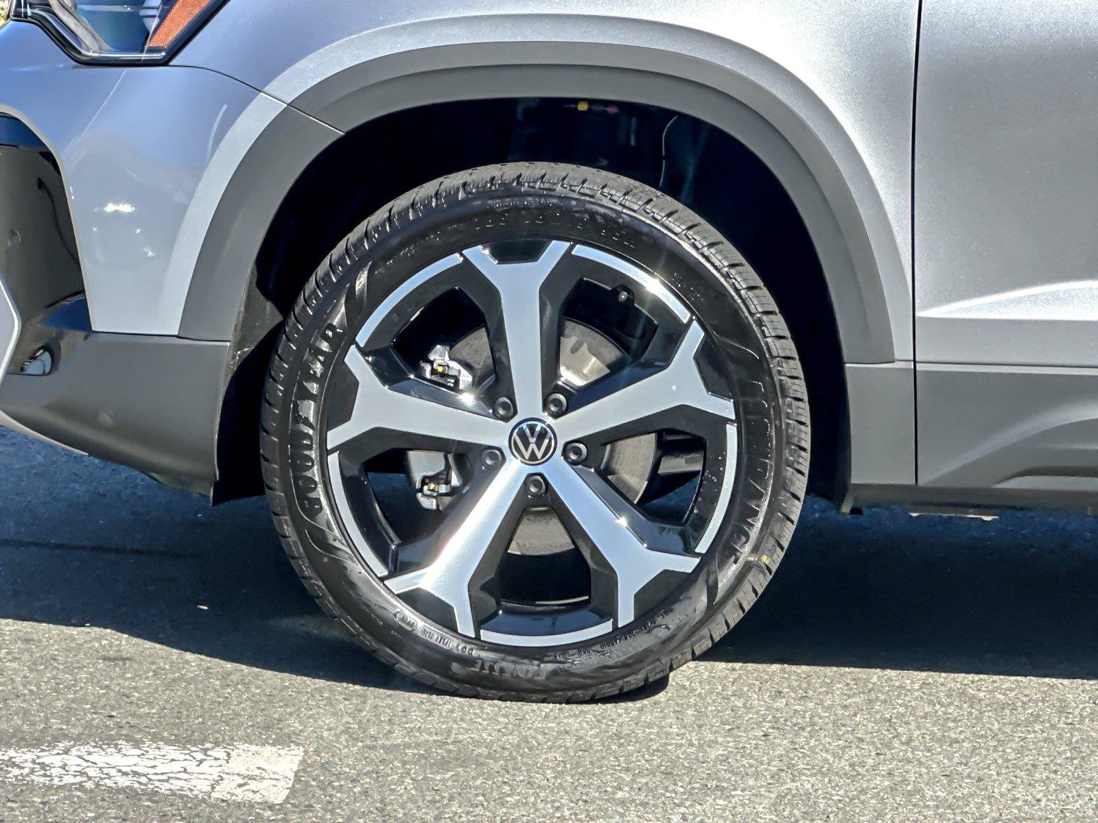 New 2026 Volkswagen Taos SEL AWD/4WD image 25