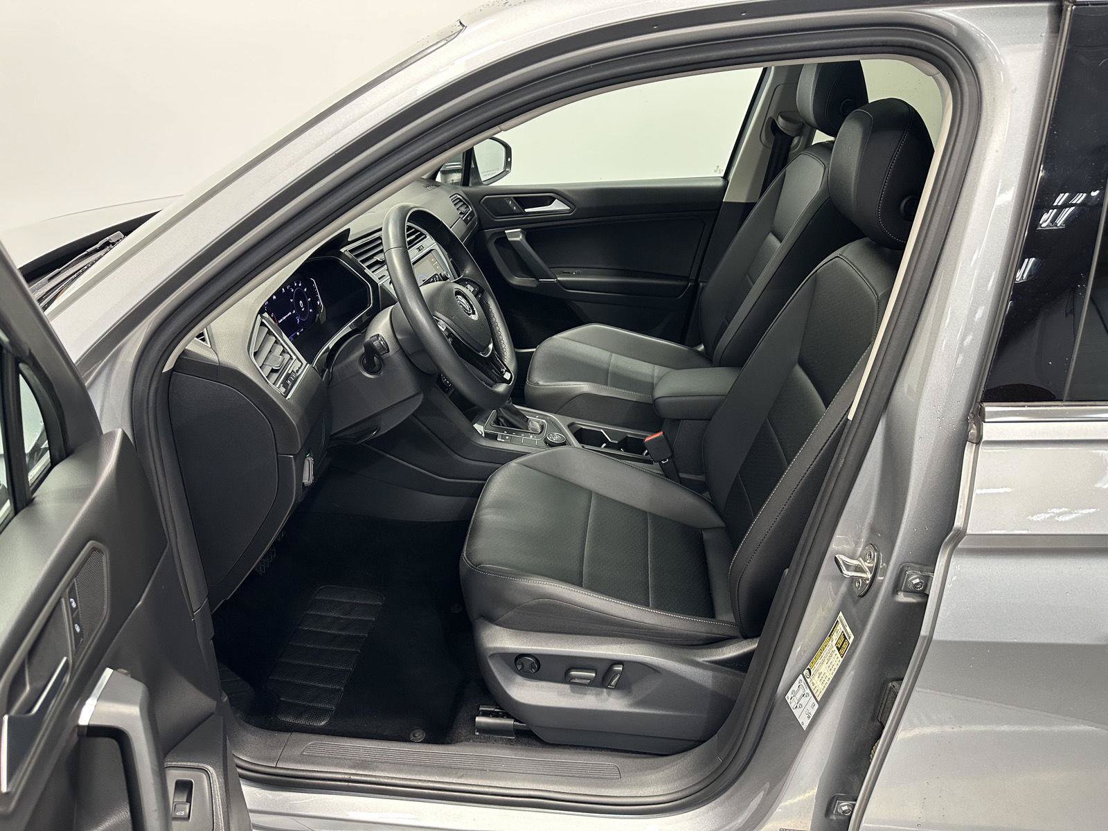 Used 2020 Volkswagen Tiguan SEL AWD/4WD image 14