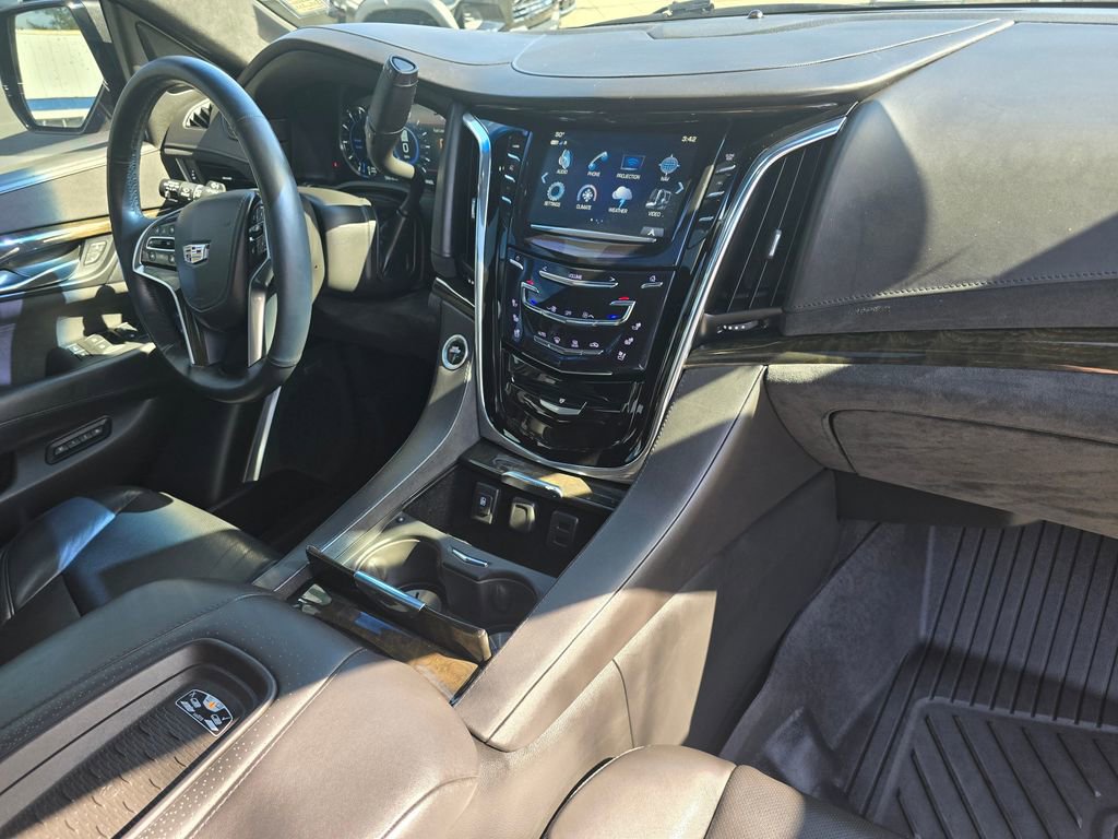 Used 2017 Cadillac Escalade Platinum image 10
