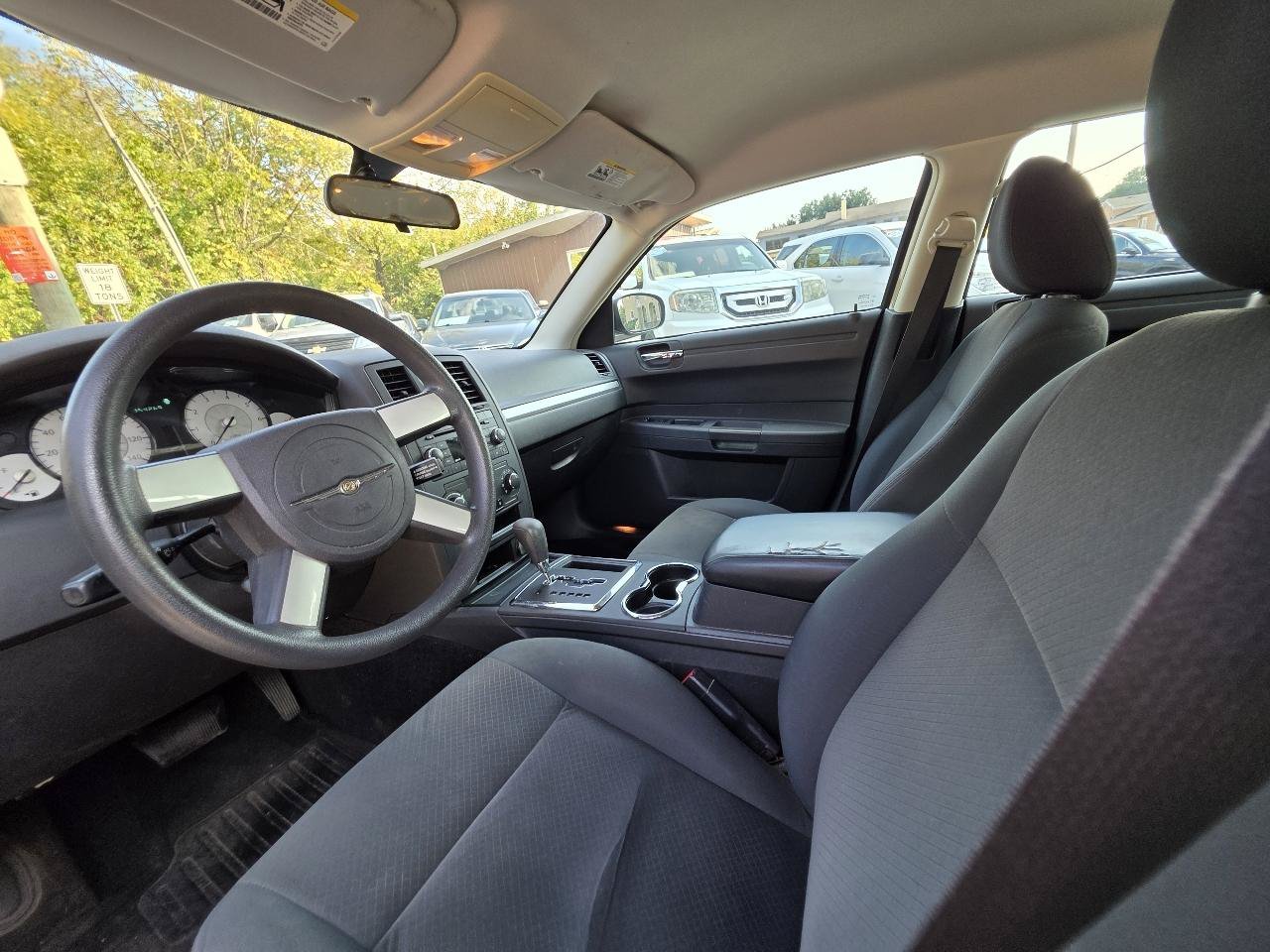 Used 2008 Chrysler 300 LX RWD image 10