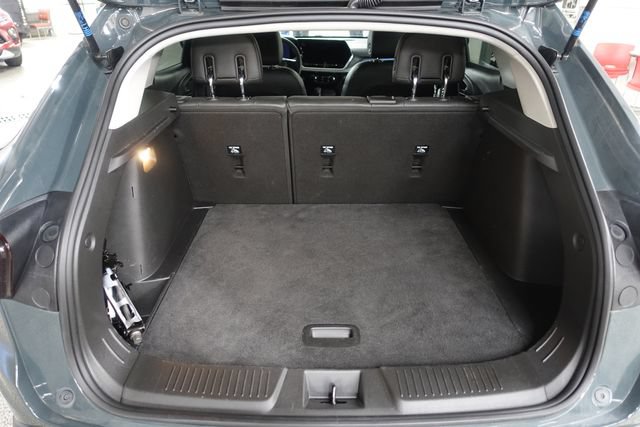 Used 2025 Chevrolet Trax LT FWD image 21