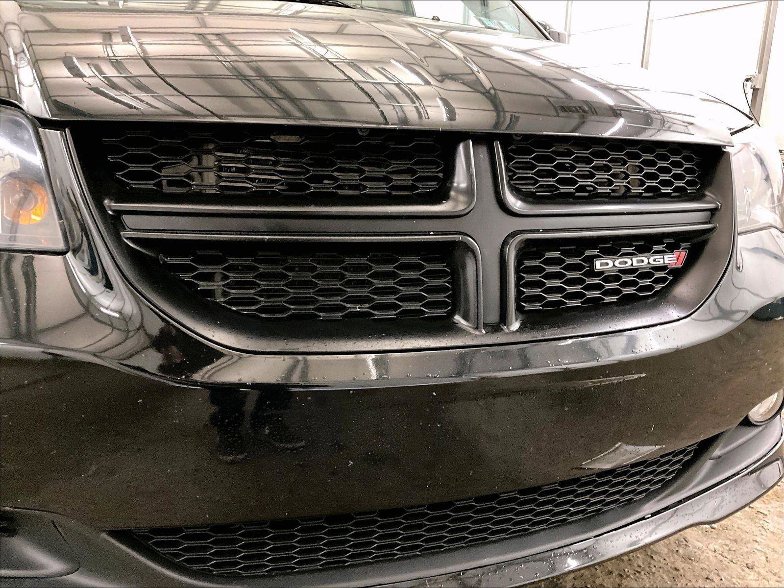 Used 2016 Dodge Grand Caravan R/T FWD image 30