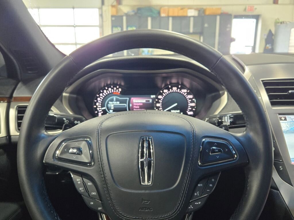 Used 2017 Lincoln MKZ Reserve image 31