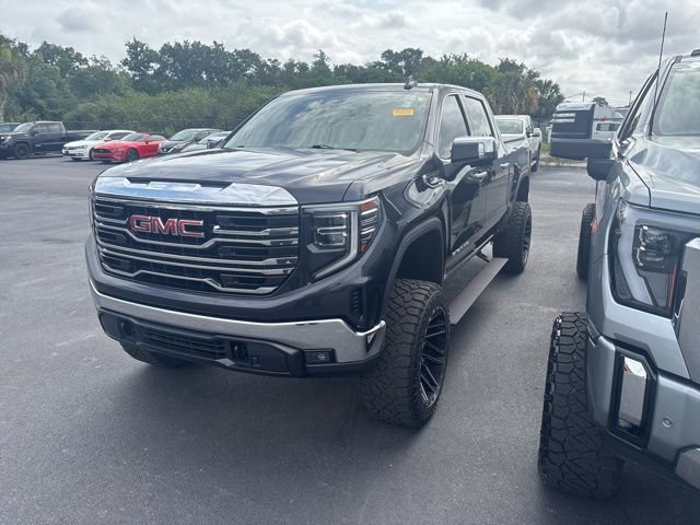 Used 2023 GMC Sierra 1500 SLT w/ SLT Premium Package AWD/4WD image 1