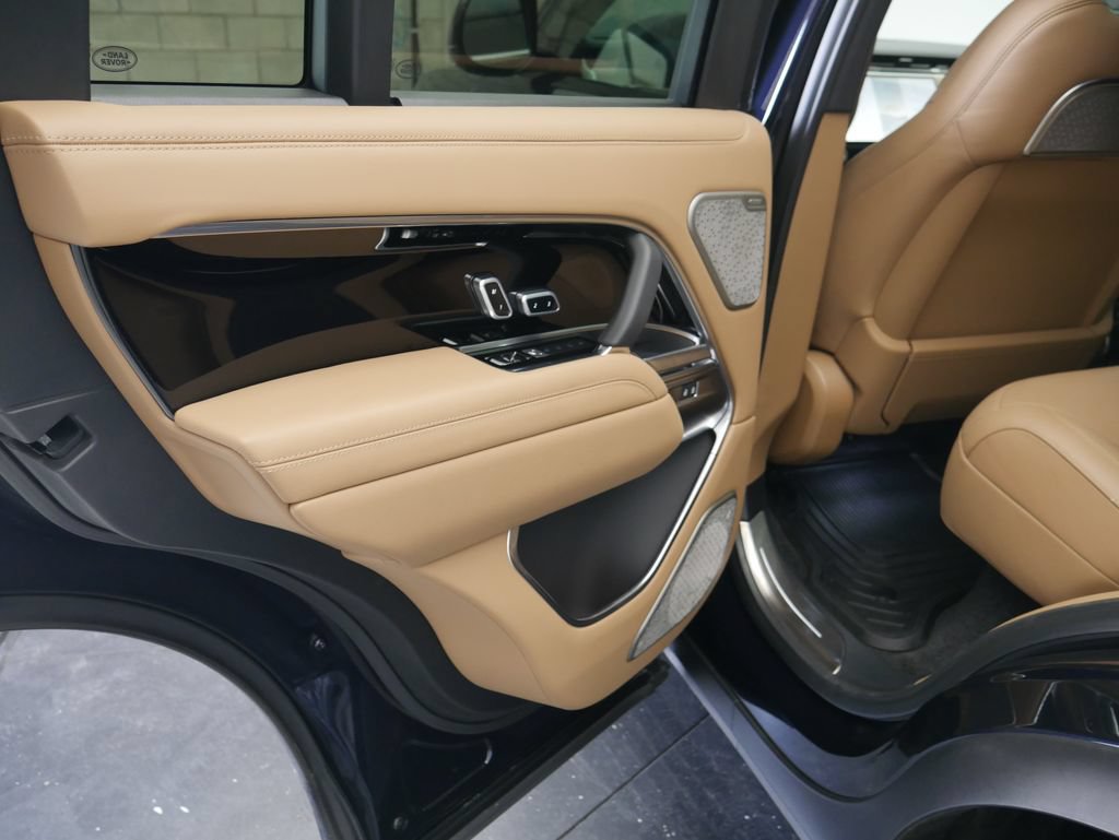 Used 2025 Land Rover Range Rover Autobiography AWD/4WD image 19