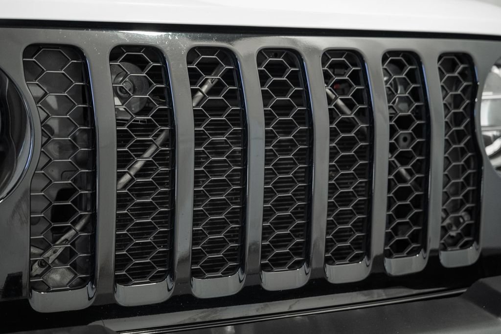 Certified 2022 Jeep Gladiator Sport AWD/4WD image 9