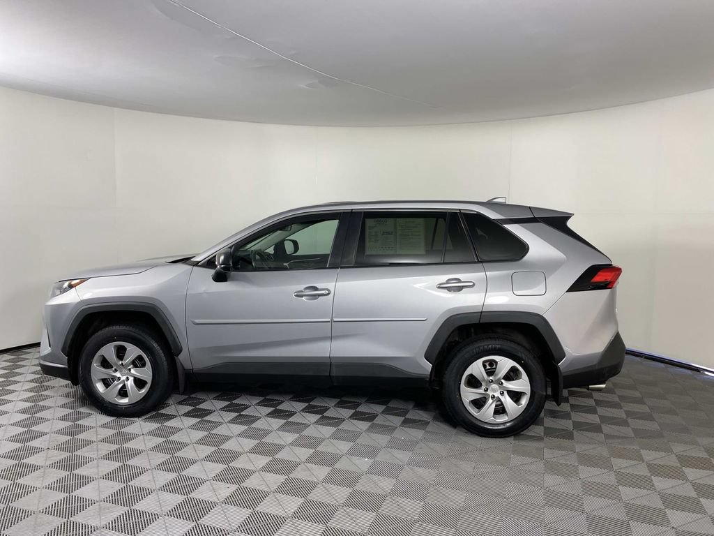 Used 2022 Toyota RAV4 LE AWD/4WD image 5