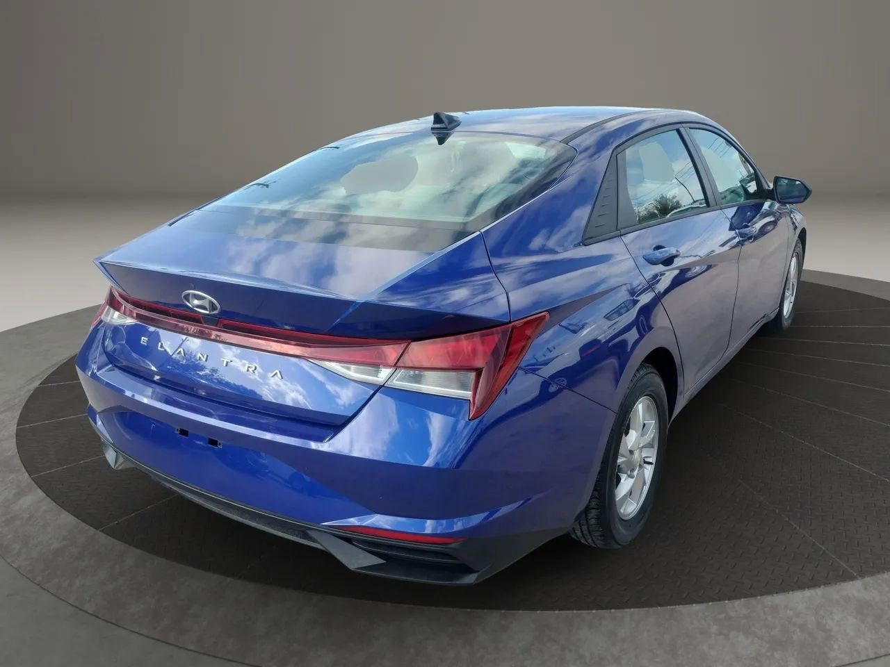 Used 2021 Hyundai Elantra SE image 8