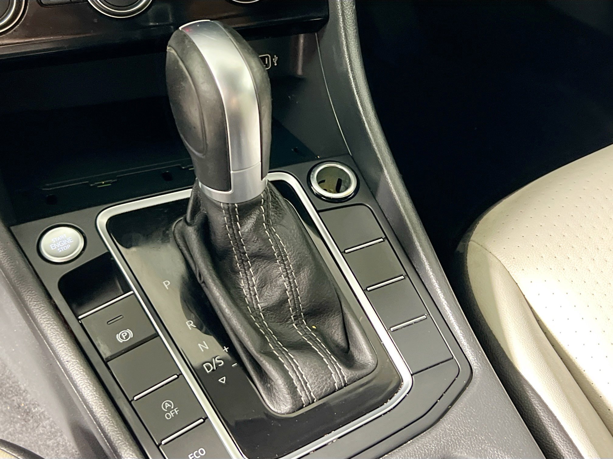 Used 2019 Volkswagen Jetta R-Line w/ R-Line Cold Weather Package FWD image 24