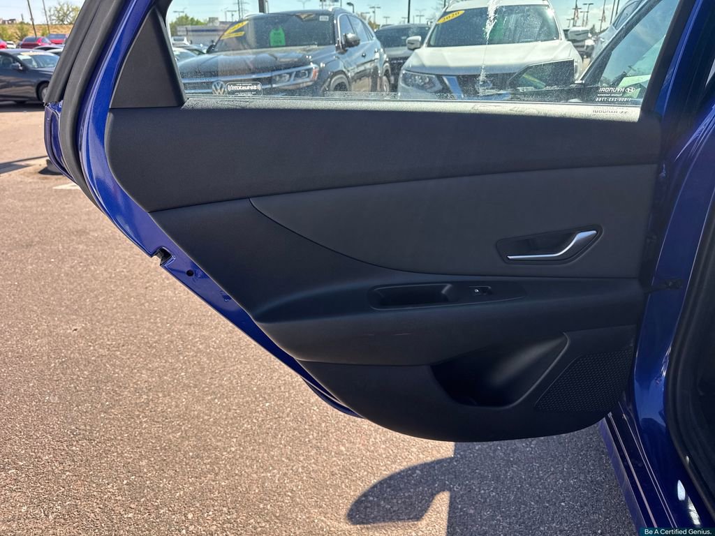 Certified 2025 Hyundai Elantra SEL FWD image 28